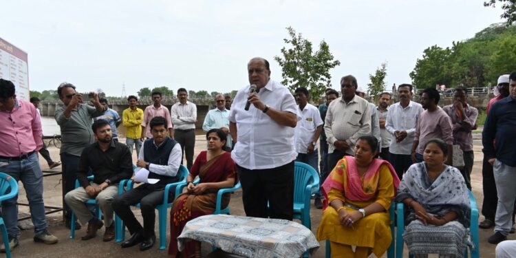 प्रकाशा तीर्थक्षेत्राच्या विकासासाठी 117 कोटींचा आराखडा मुख्यमंत्र्यांकडे सुपूर्त