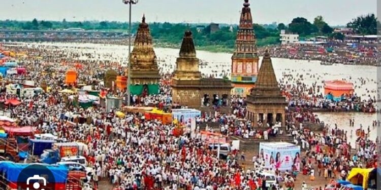 आषाढी वारीसाठी पंढरपूरला जाणाऱ्या वारकऱ्यांच्या वाहनांना टोल माफी; विनामूल्य पासचे वाटप सुरू