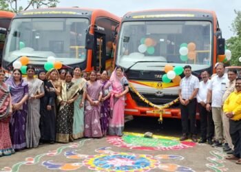 नंदुरबार आगार येथे राजमाता जिजाऊ नवीन बसेसचे लोकार्पण