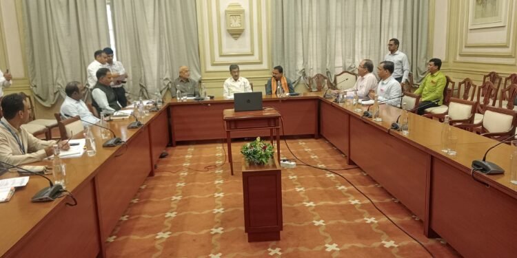 तोरणमाळ पर्यटन विकास आराखड्याच्या मंजुरीसाठी पर्यटनमंत्र्यांच्या अध्यक्षतेखाली मंत्रालयात बैठक