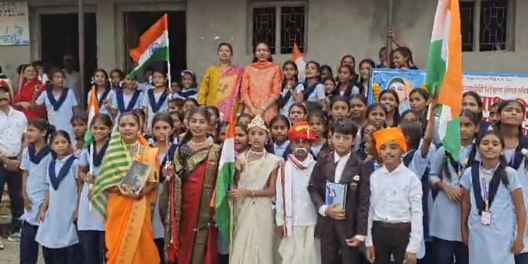 घोटाणे येथे ‘हर घर तिरंगा’ अभियानांतर्गत डॉ. हिना गावित यांच्या उपस्थितीत भव्य तिरंगा रॅली