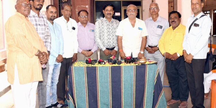 जागतिक छायाचित्रण दिनानिमित्त प्रेस फोटोग्राफर संघटनेतर्फे कॅमेरा पूजन
