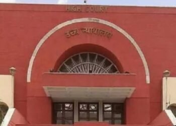 नगरपालिका हद्दीतील १३ रस्त्यांच्या कामातील जन हित याचिकेत कारणे दाखव नोटीस: खंडपीठाचे आदेश