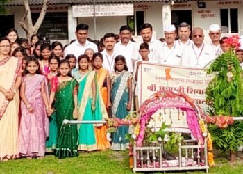 श्री.छत्रपती शिवाजी महाराज माध्यमिक विद्यालयात वृक्षदिंडी उत्साहात