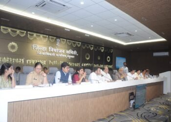 जिल्ह्यातील अपूर्ण विकासकामे ऑक्टोबरअखेर पूर्ण करा : पालकमंत्री हसन मुश्रीफ यांचे निर्देश