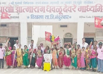देवरे विद्यालयात विश्व आदिवासी दिनानिमित्ताने विविध कार्यक्रमांनी साजरा