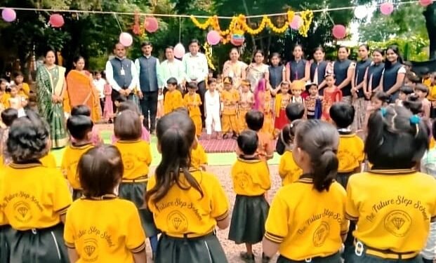 श्रीकृष्णाच्या जयघोषात रंगली द फ्युचर स्टेप स्कूलची दहीहंडी