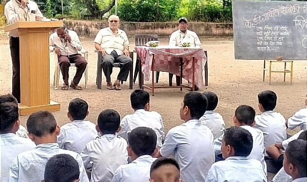 के.डी. गावित सैनिकी विद्यालयात शिक्षक दिन साजरा