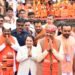 त्र्यंबकेश्वर येथे मुख्यमंत्री फडणवीस यांच्या हस्ते ध्वजारोहणाने सिंहस्थ कुंभमेळा पर्वाचा मंगलारंभ